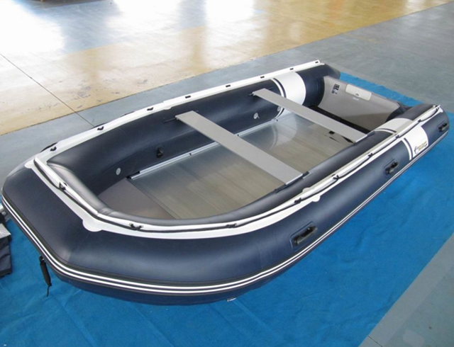 China PVC Rigid Inflatable Sail And Pontoon Boat Wth Trailer