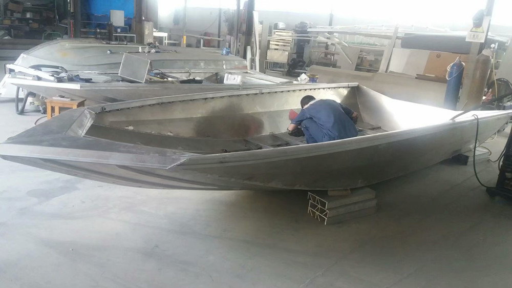 bass boat producing A